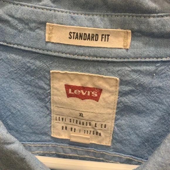 Men’s, light denim casual button down. - Picture 5 of 5